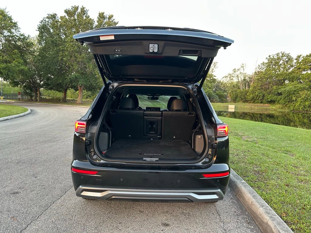 Used 2025 Mitsubishi Outlander SE image 10