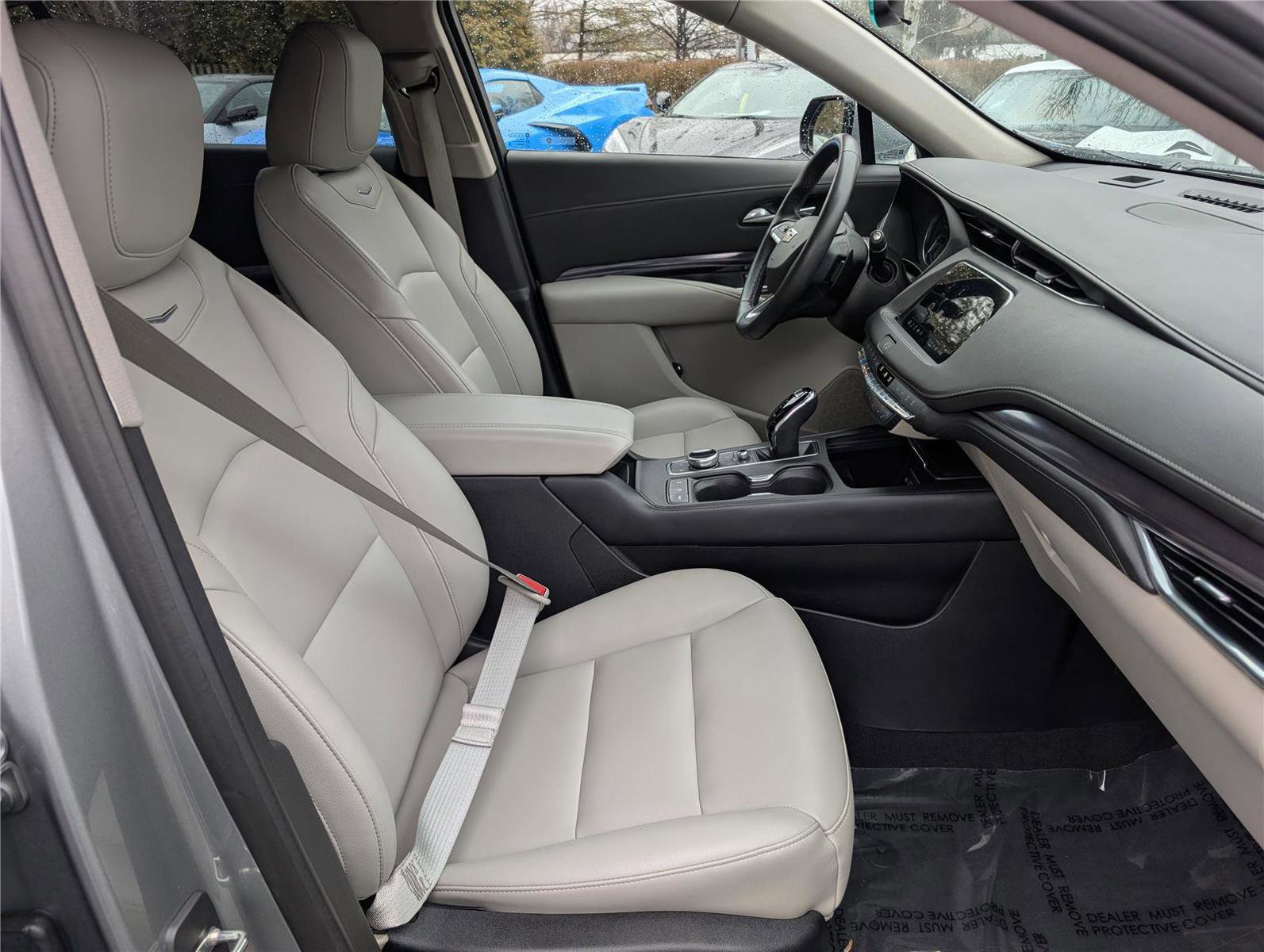 Used 2023 Cadillac XT4 Luxury w/ Cold Weather Package image 12