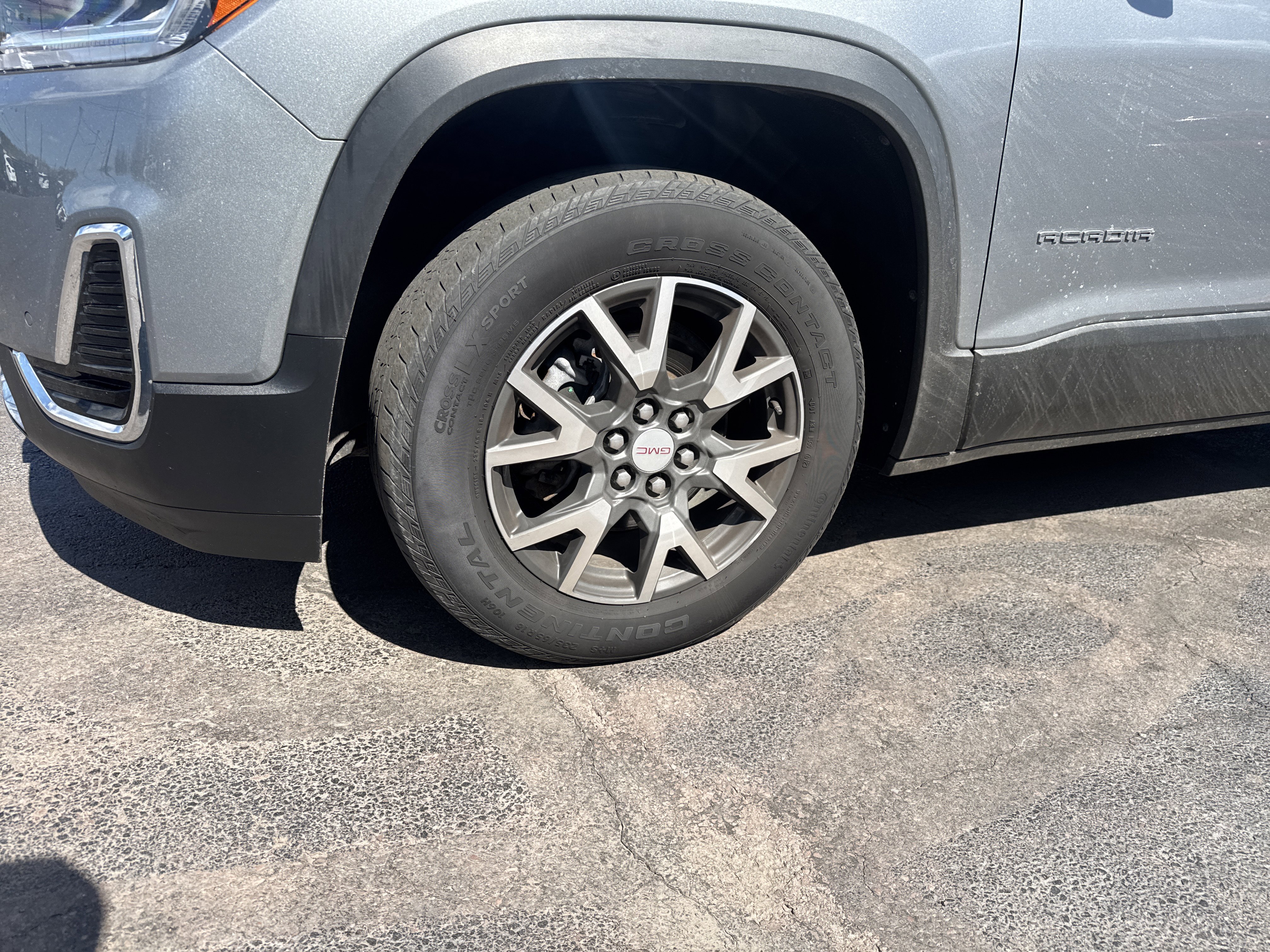 Used 2023 GMC Acadia SLE w/ Driver Convenience Package image 11