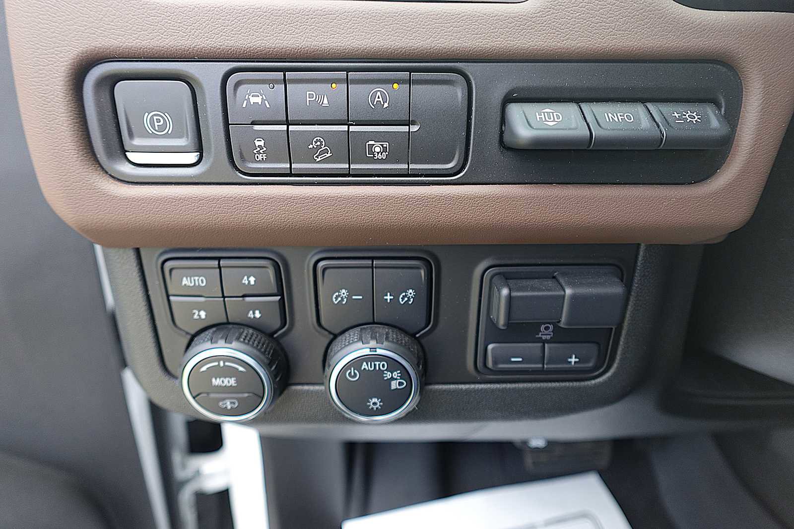 Used 2024 Chevrolet Suburban High Country AWD/4WD image 14