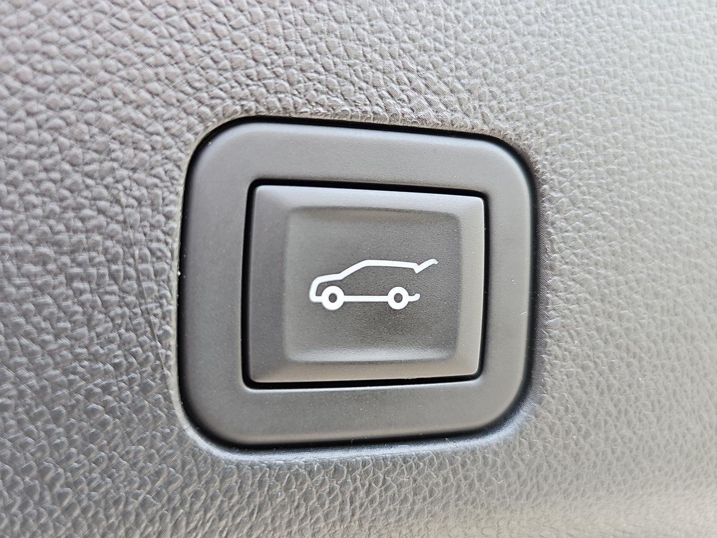 Used 2025 GMC Yukon Denali AWD/4WD image 33