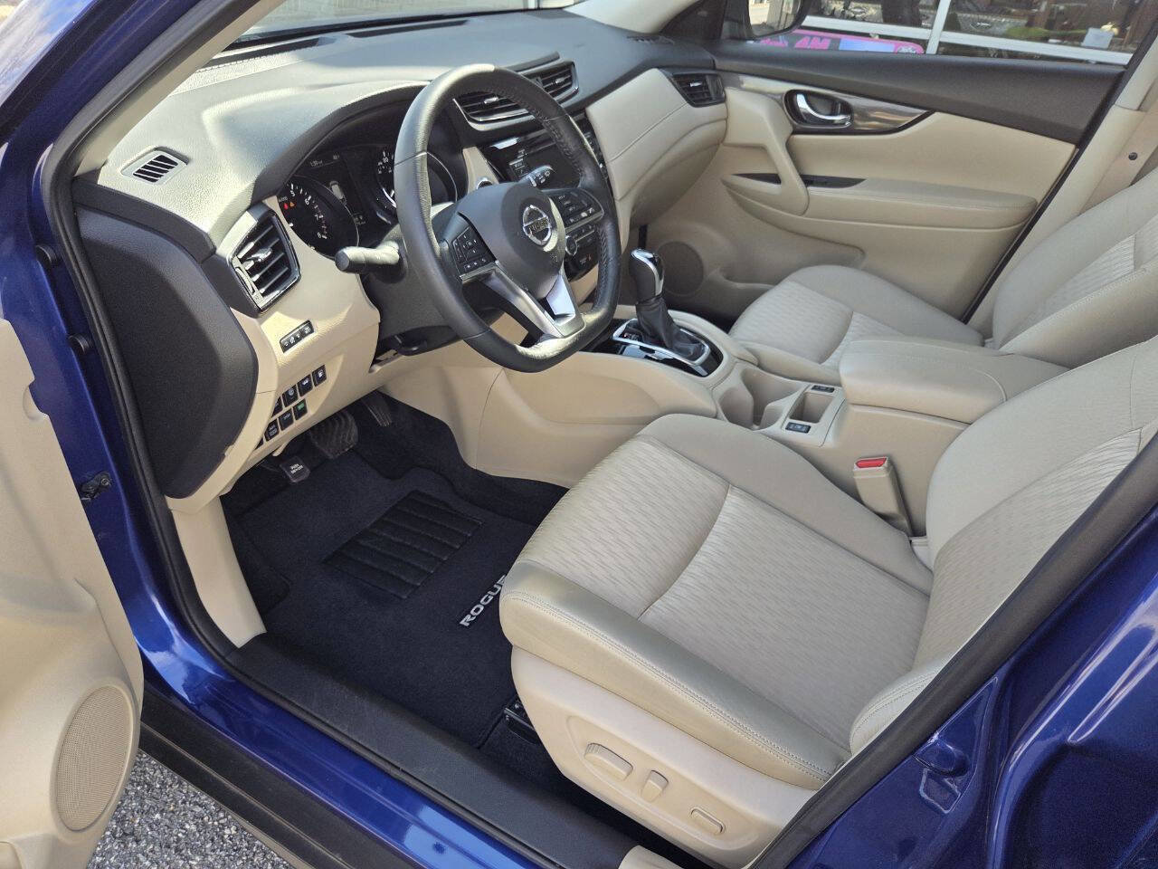 Used 2019 Nissan Rogue SV image 8