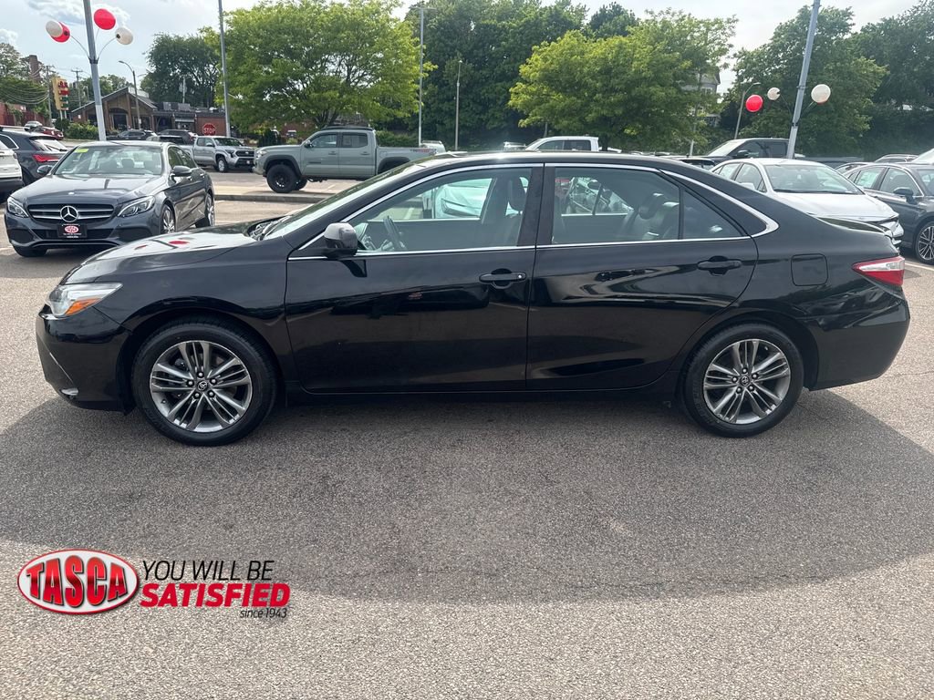 Used 2017 Toyota Camry SE w/ Moonroof Package FWD image 4