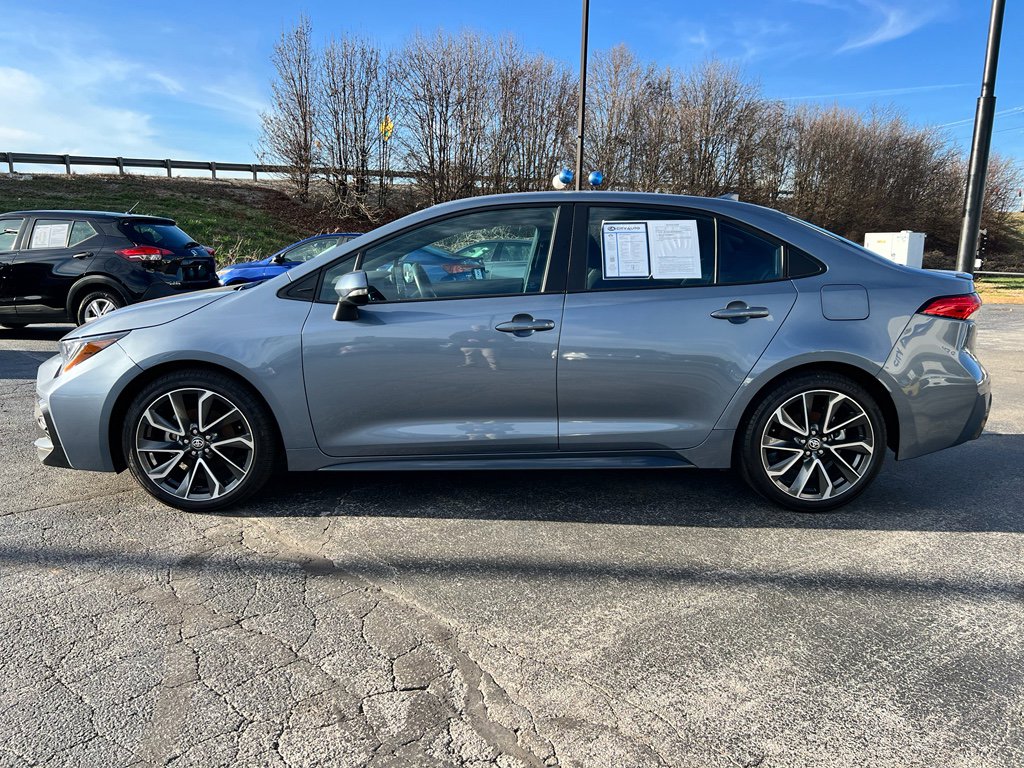 Used 2022 Toyota Corolla SE image 3