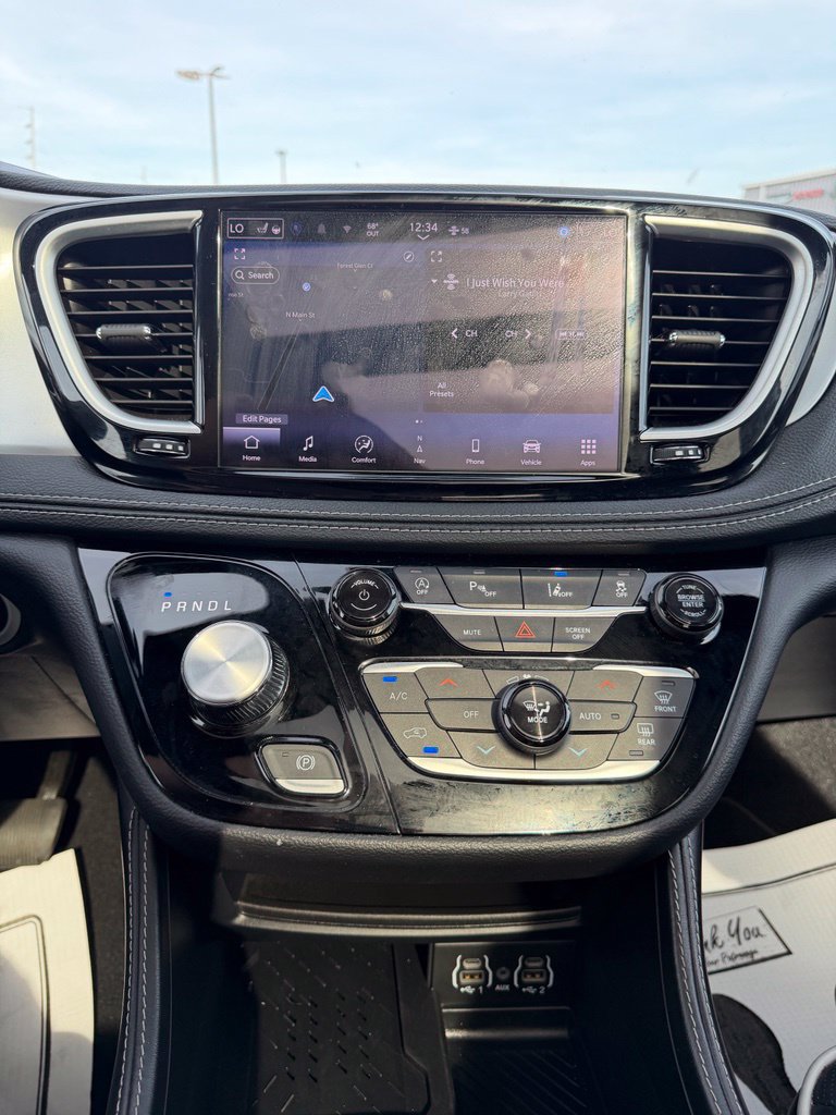 Used 2025 Chrysler Pacifica Limited FWD image 17
