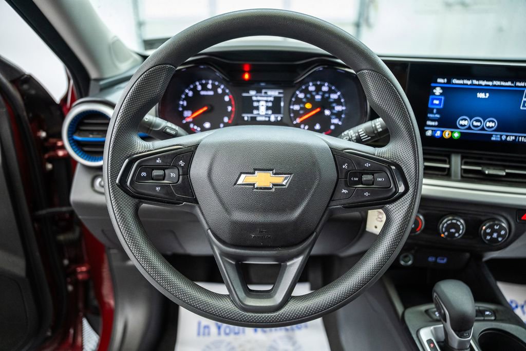 Used 2025 Chevrolet Trax LS FWD image 26