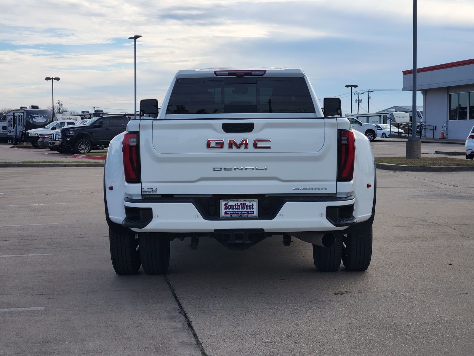 Used 2024 GMC Sierra 3500 Denali w/ Denali Reserve Package image 8