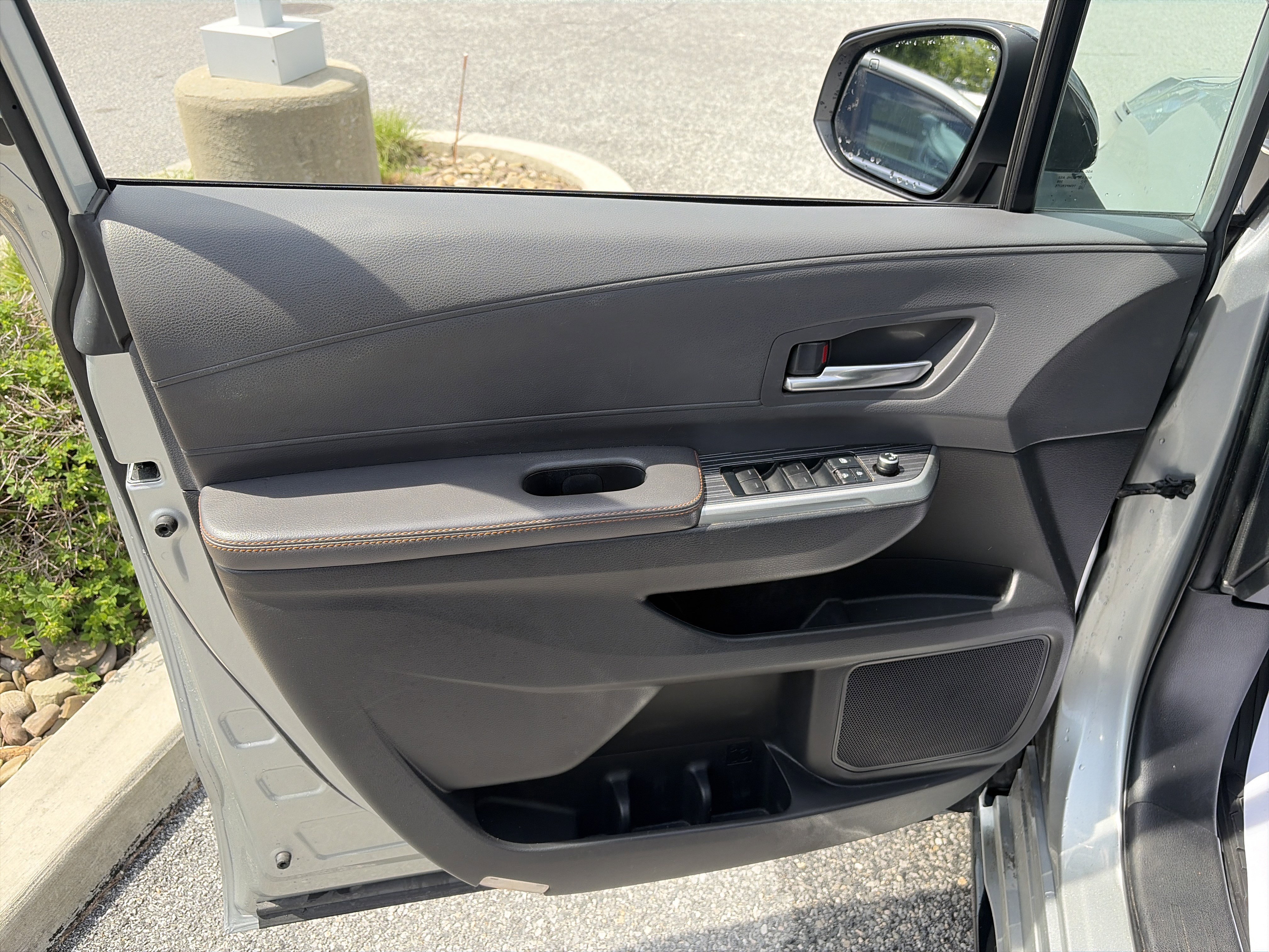 Used 2022 Toyota Sienna XSE AWD/4WD image 16