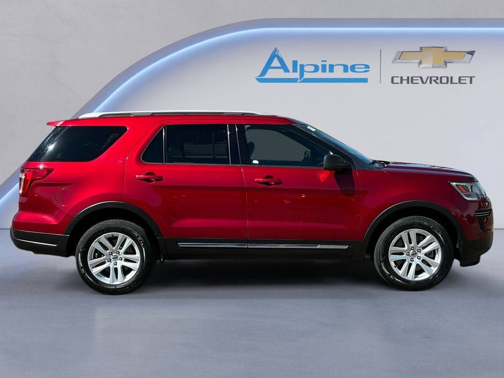 Used 2018 Ford Explorer XLT AWD/4WD image 6