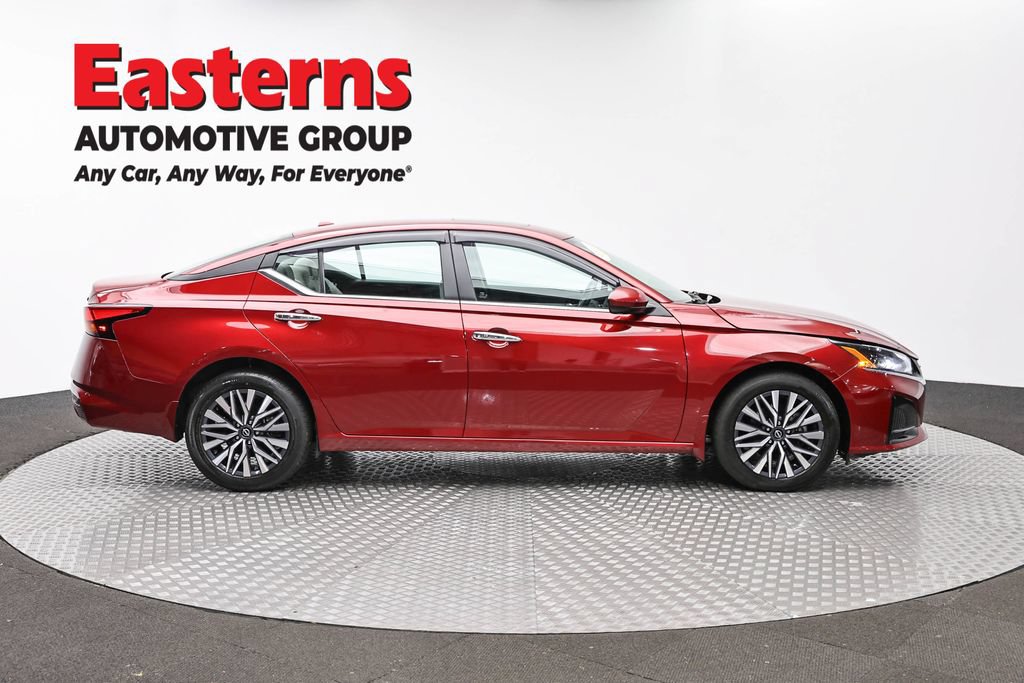 Used 2023 Nissan Altima 2.5 SV w/ SV Premium Package AWD/4WD image 4