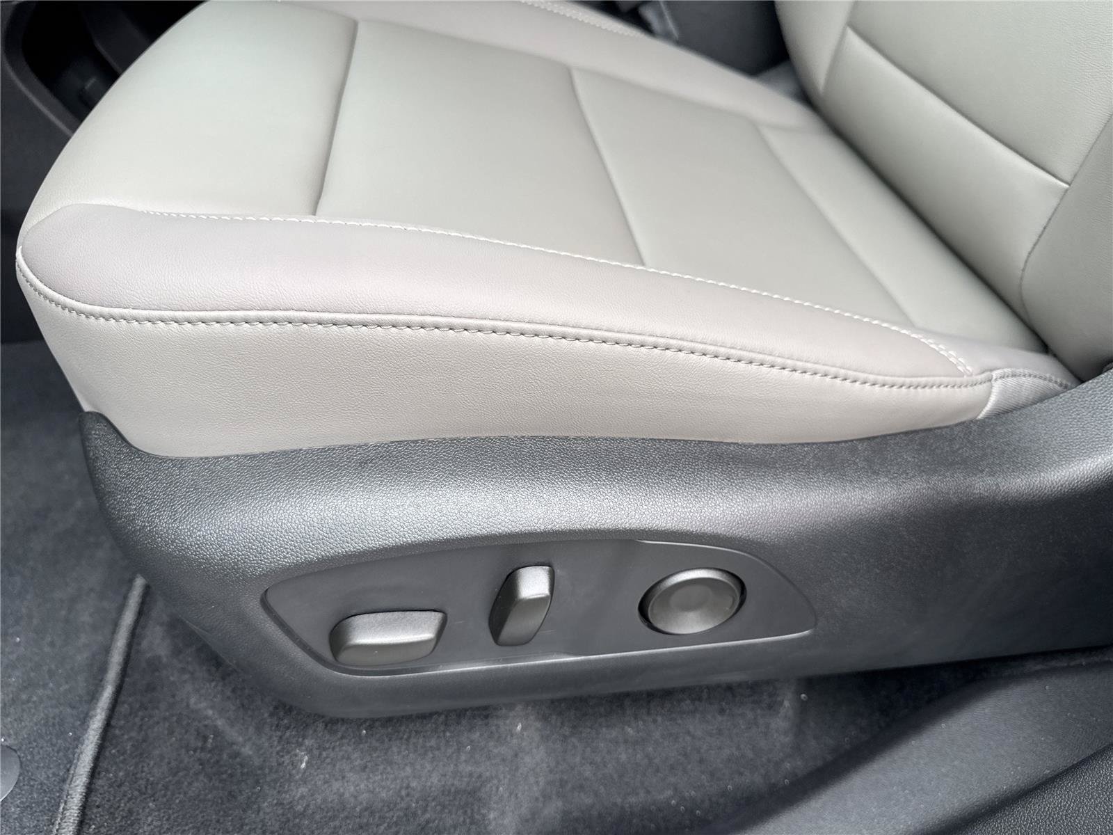 New 2026 GMC Acadia Elevation w/ Elevation Premium Package FWD image 17