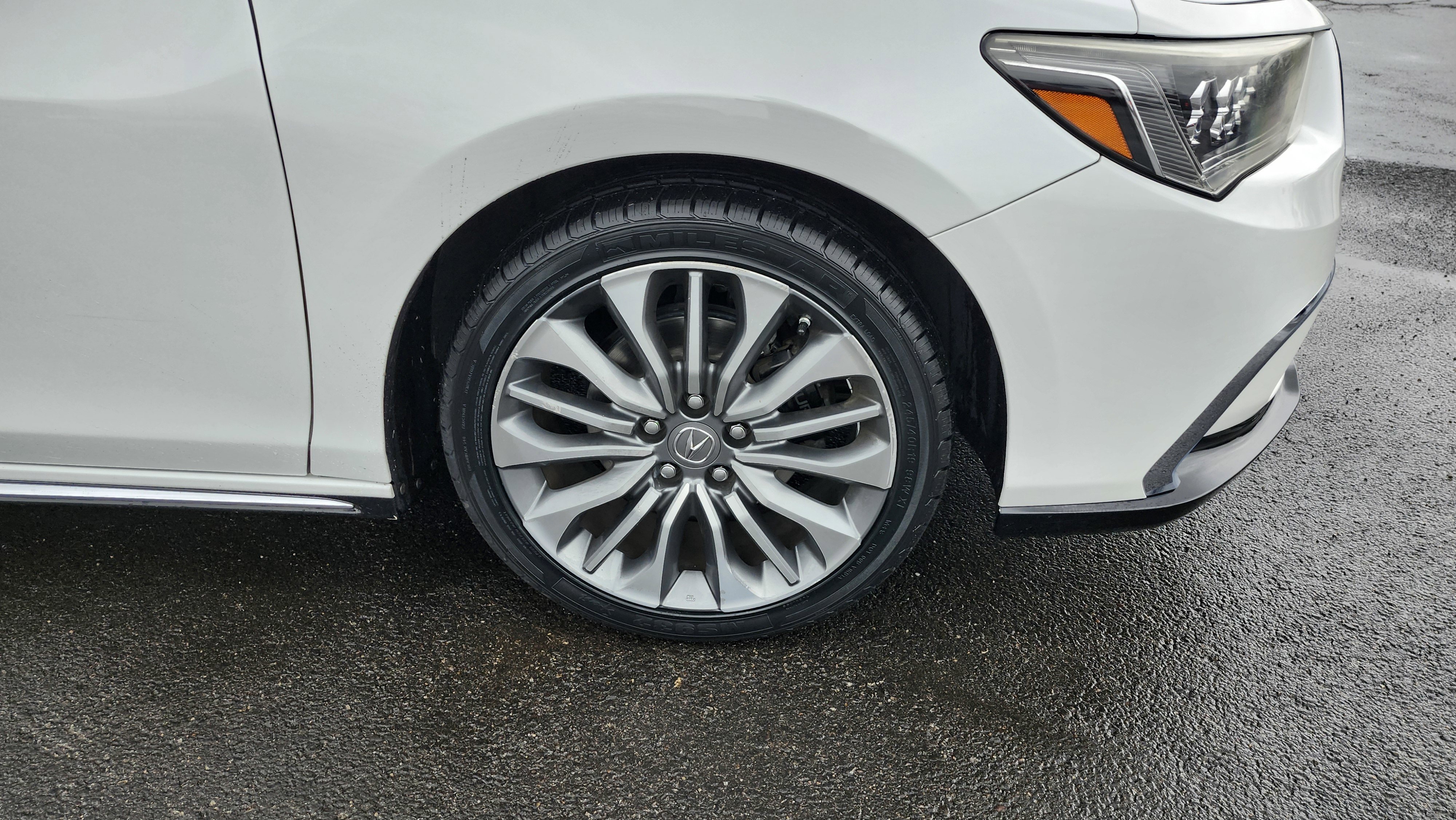 Used 2018 Acura RLX w/ Technology Package image 13