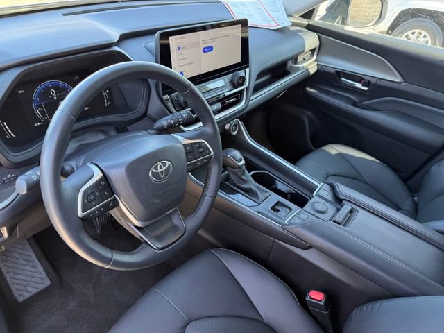 Used 2025 Toyota Grand Highlander FWD image 12