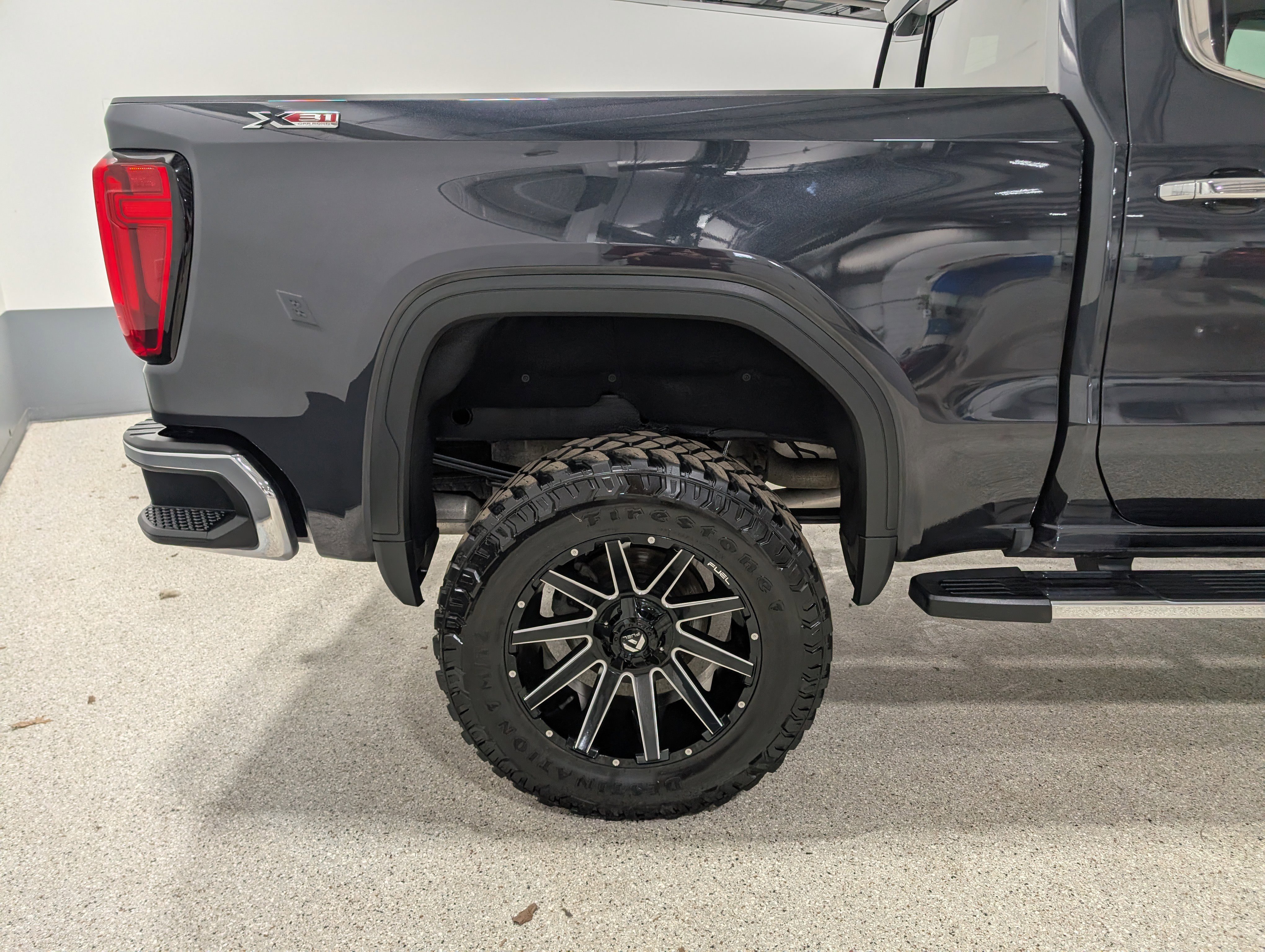 Used 2022 GMC Sierra 1500 SLT AWD/4WD image 11