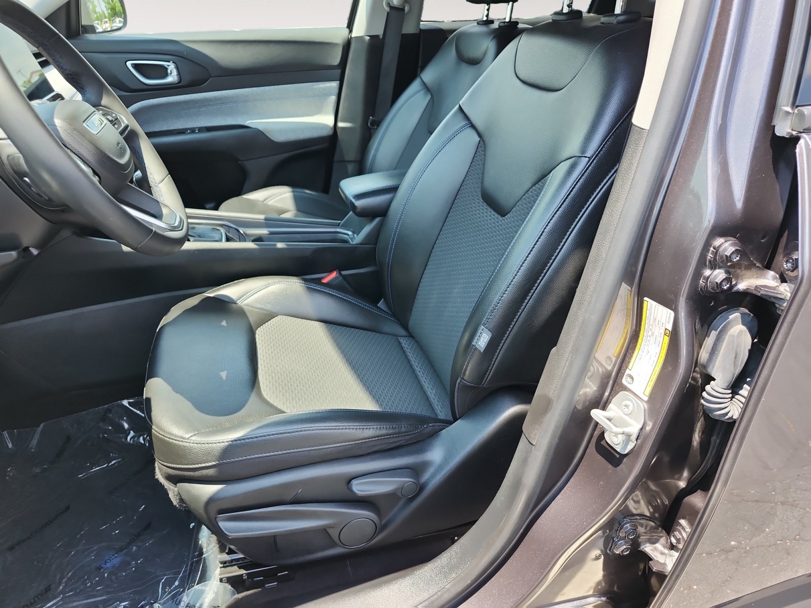 Used 2022 Jeep Compass Latitude FWD image 10