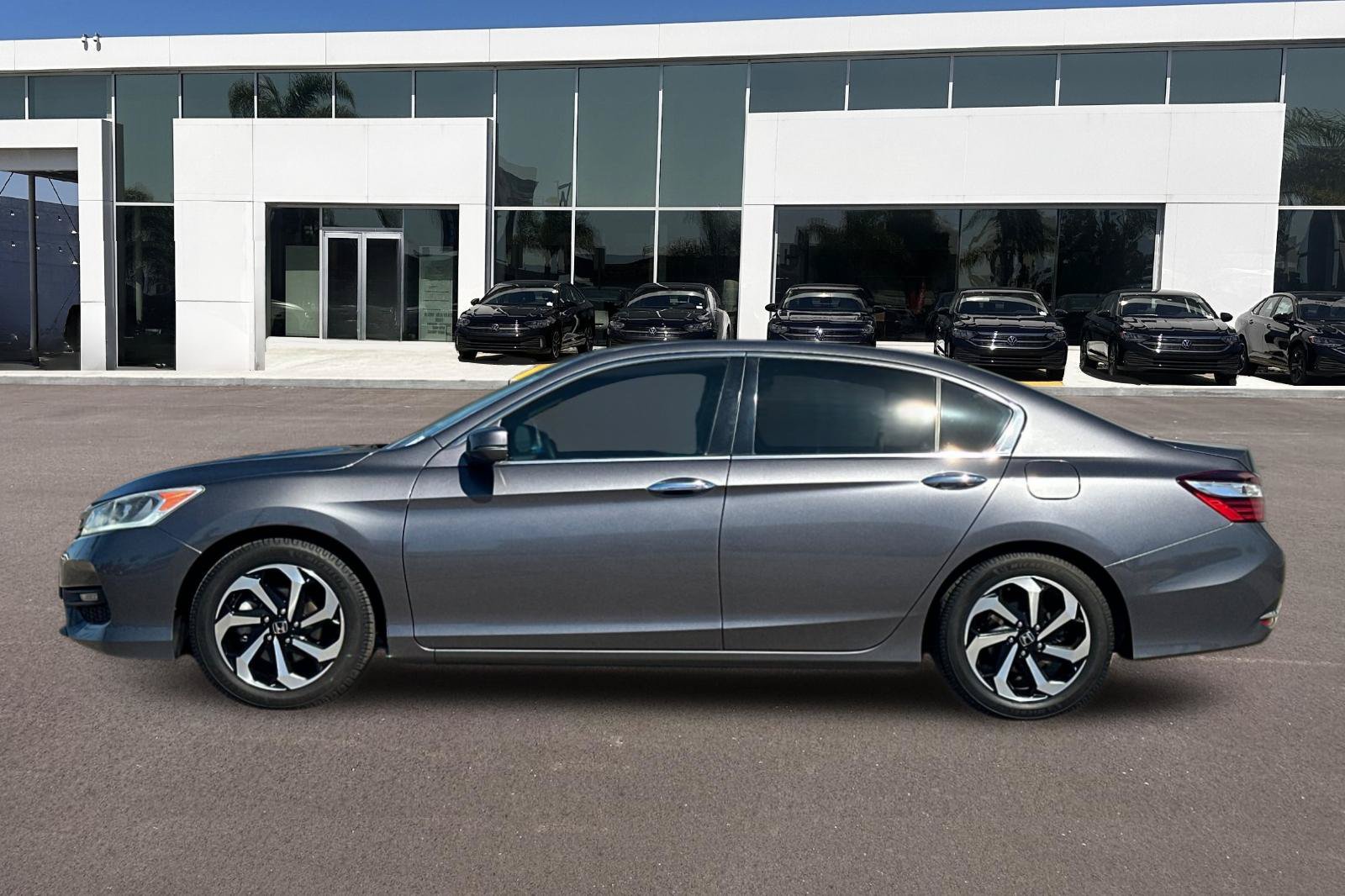 Used 2017 Honda Accord EX image 6