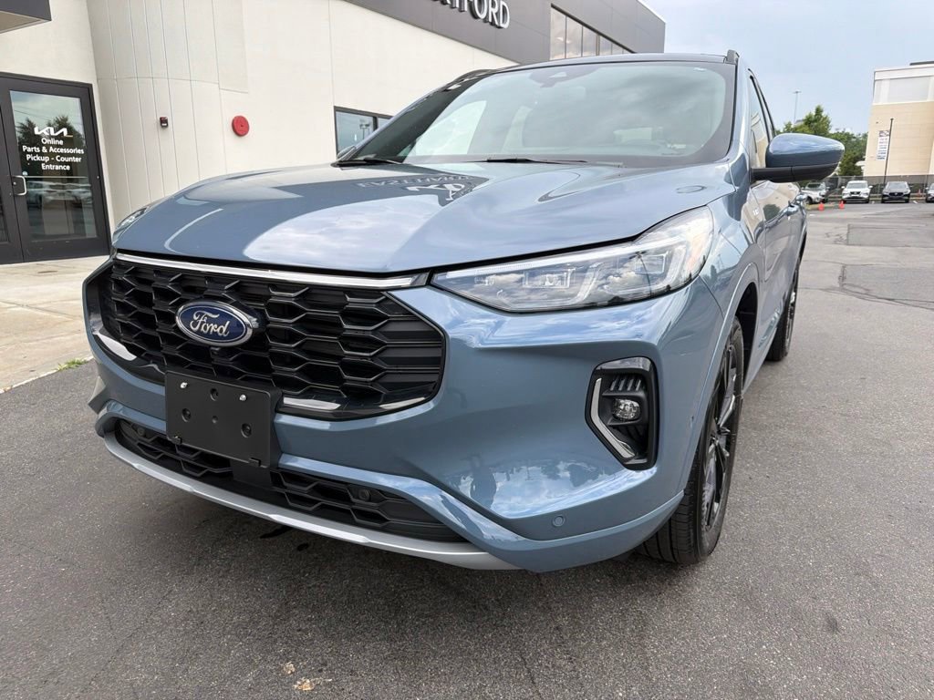 Used 2023 Ford Escape ST-Line Elite w/ Premium Technology Package AWD/4WD image 3