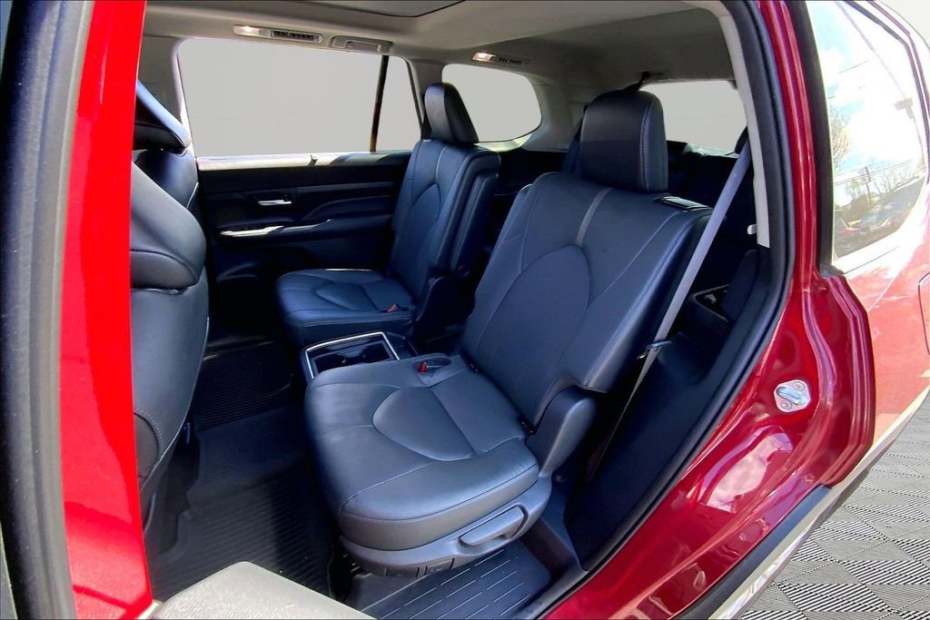 Used 2024 Toyota Grand Highlander Platinum image 16