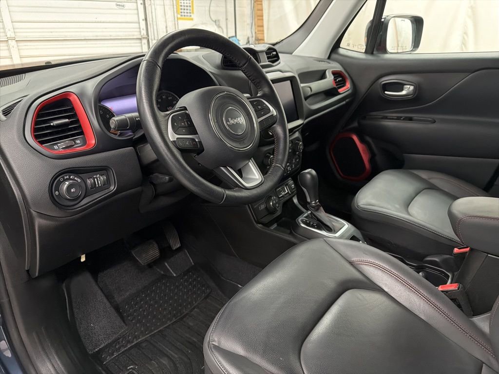 Used 2023 Jeep Renegade Trailhawk w/ Trailhawk Elite Group AWD/4WD image 13