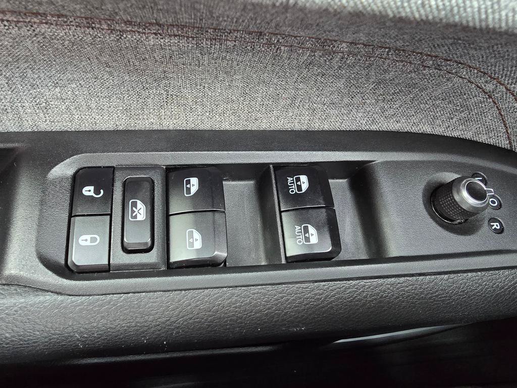 Used 2023 Jeep Compass Latitude AWD/4WD image 22