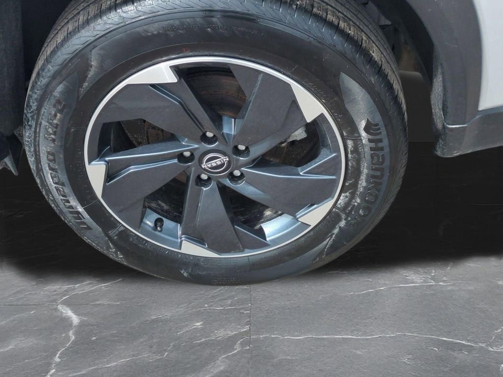 Used 2025 Nissan Rogue SV image 30