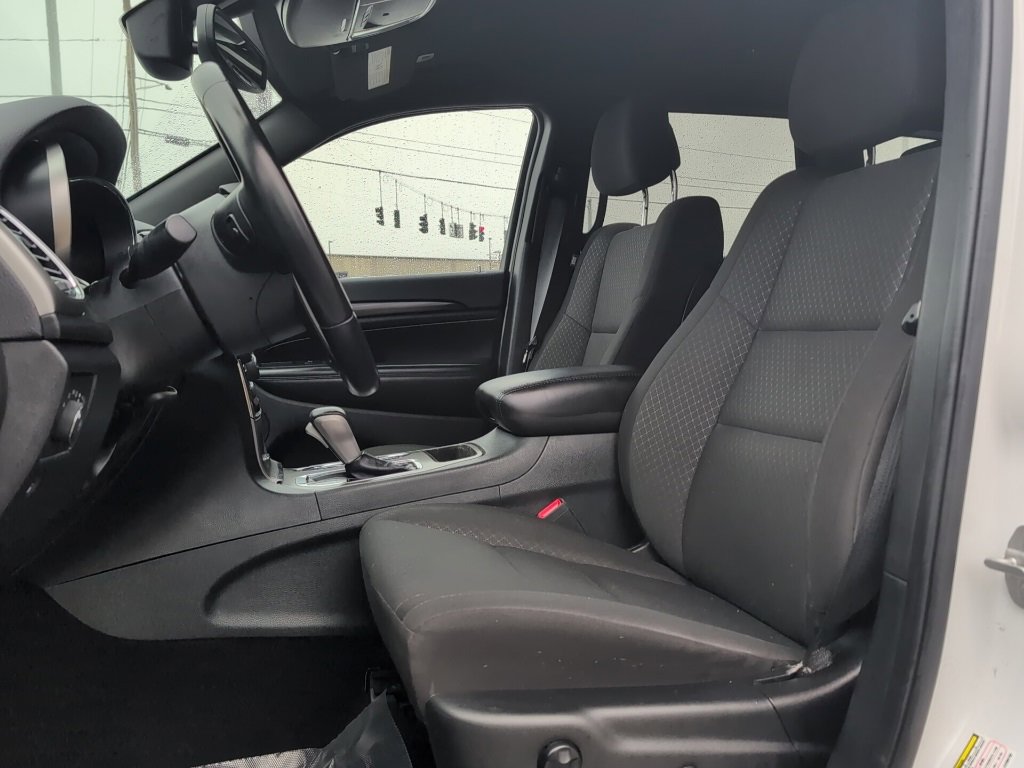 Used 2020 Jeep Grand Cherokee Laredo w/ 18" Wheel & 8.4" Radio Group image 21