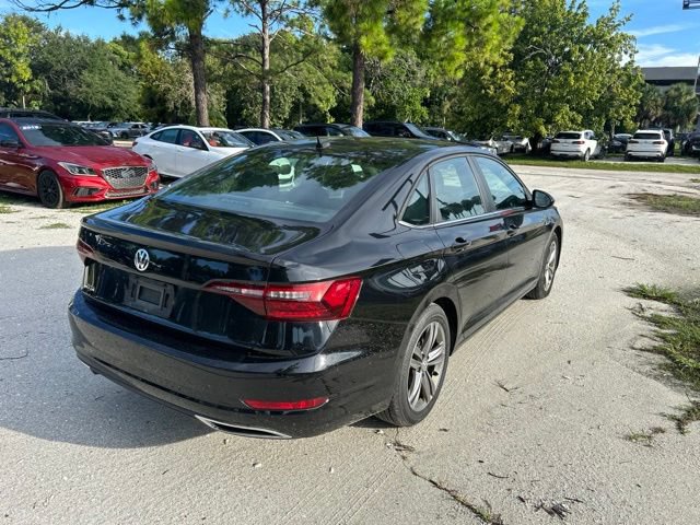 Used 2020 Volkswagen Jetta R-Line w/ R-Line Cold Weather Package FWD image 4