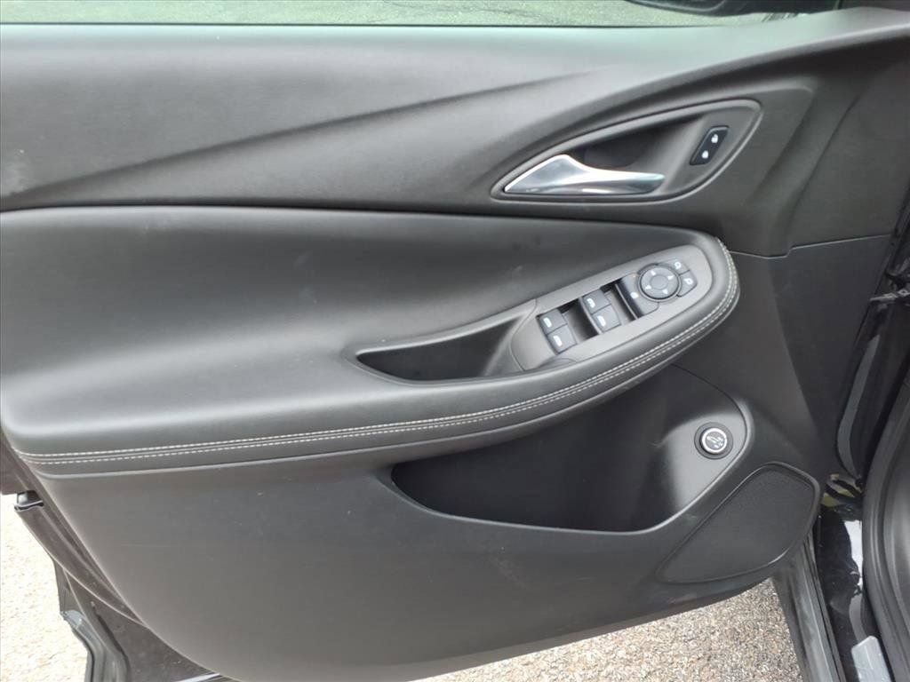 Used 2023 Buick Encore GX Select AWD/4WD image 21