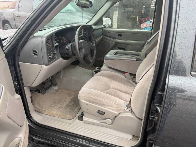 Used 2004 Chevrolet Tahoe LS RWD image 11