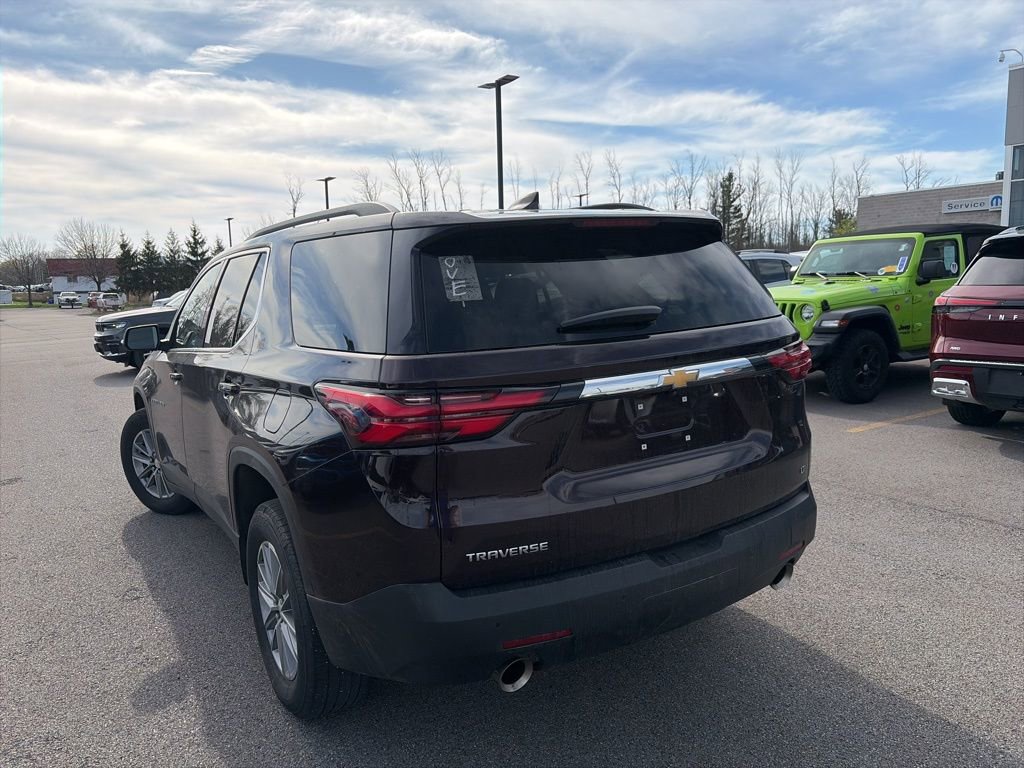 Used 2023 Chevrolet Traverse LT FWD image 3