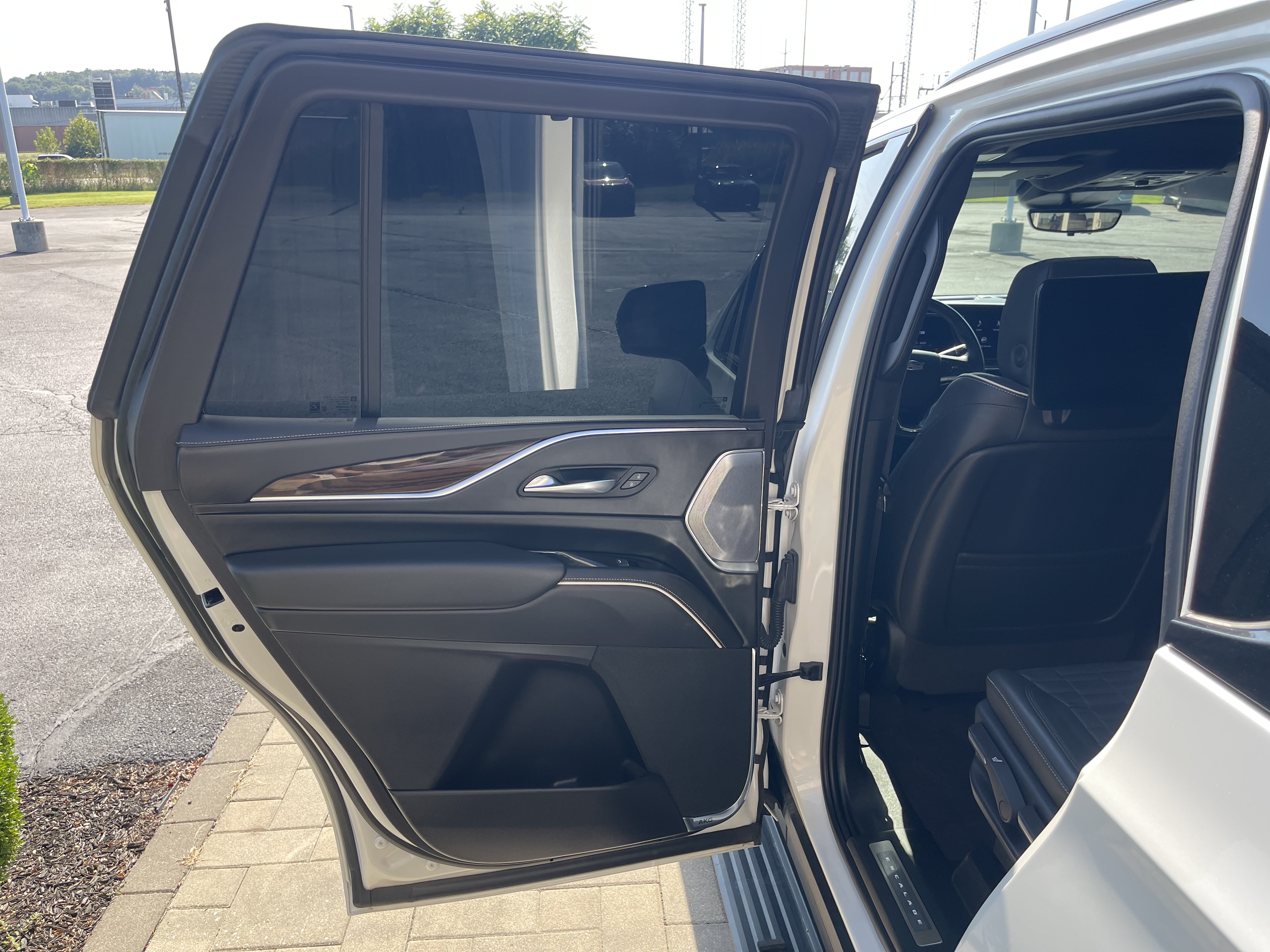 Used 2023 Cadillac Escalade Premium Luxury Platinum AWD/4WD image 19