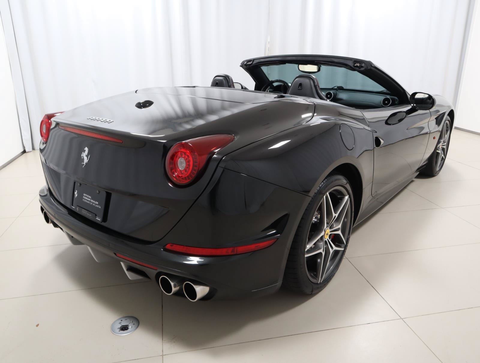 Used 2016 Ferrari California T RWD image 9