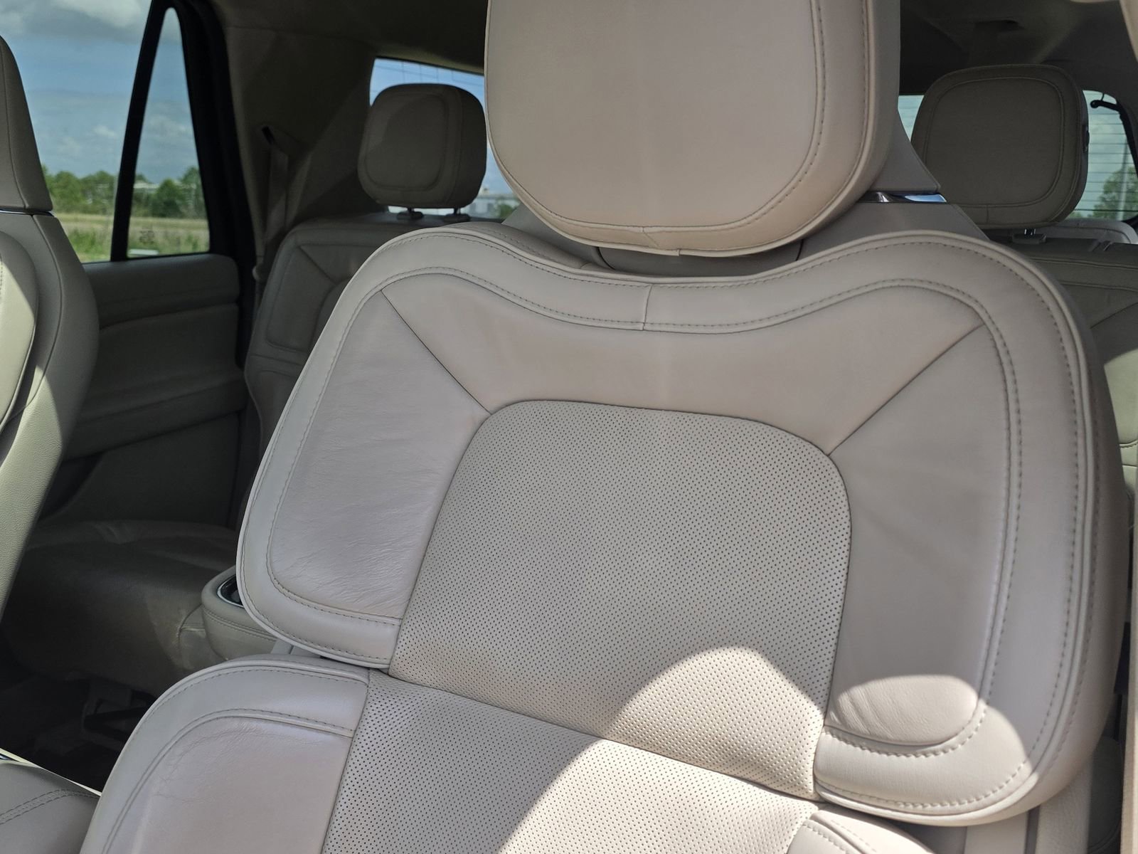 Used 2019 Lincoln Navigator L Reserve image 17