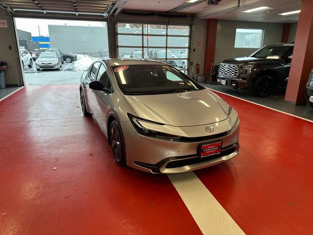 Used 2024 Toyota Prius Prime SE image 2