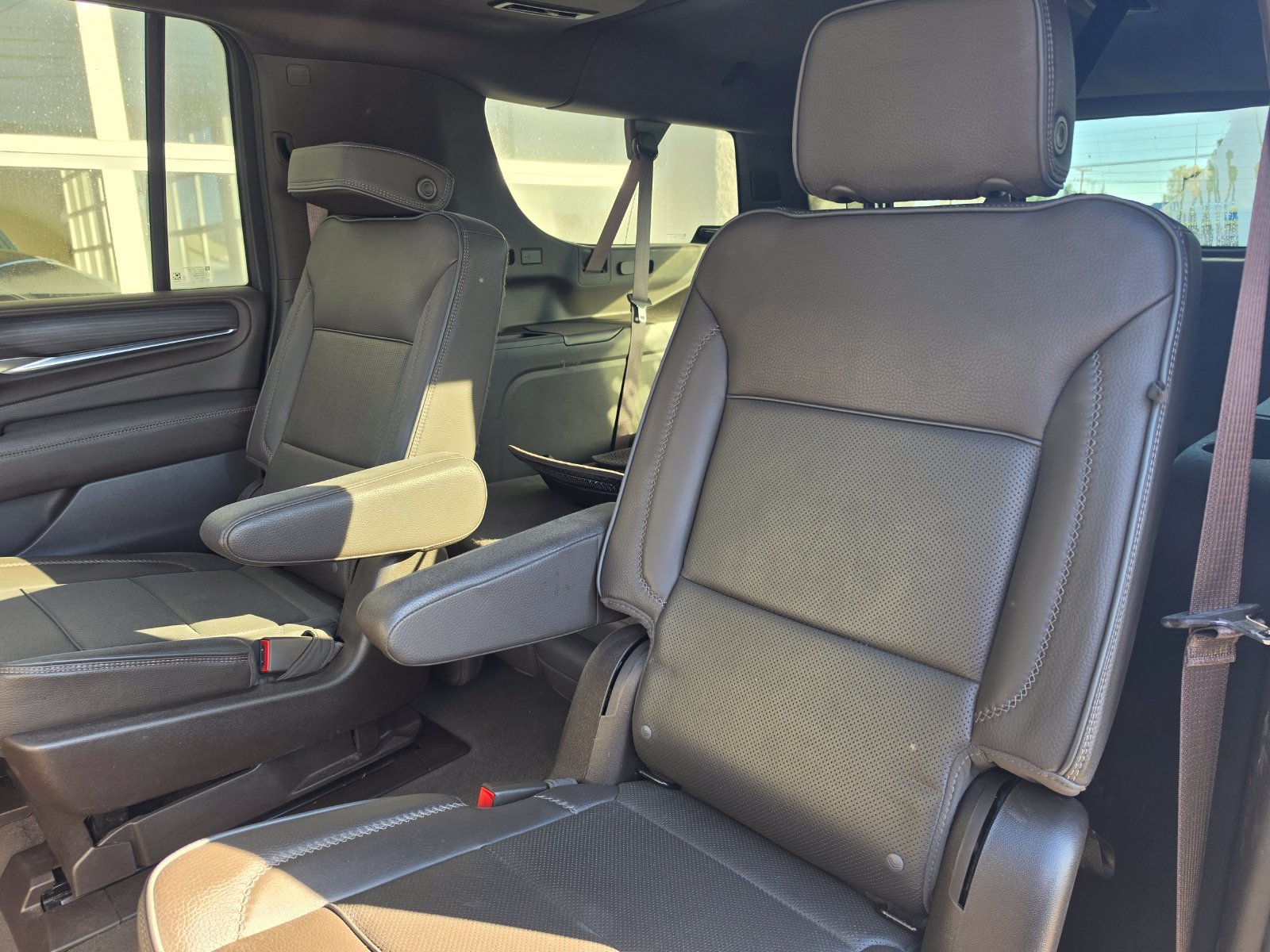Used 2022 GMC Yukon XL Denali w/ Denali Premium Package AWD/4WD image 11