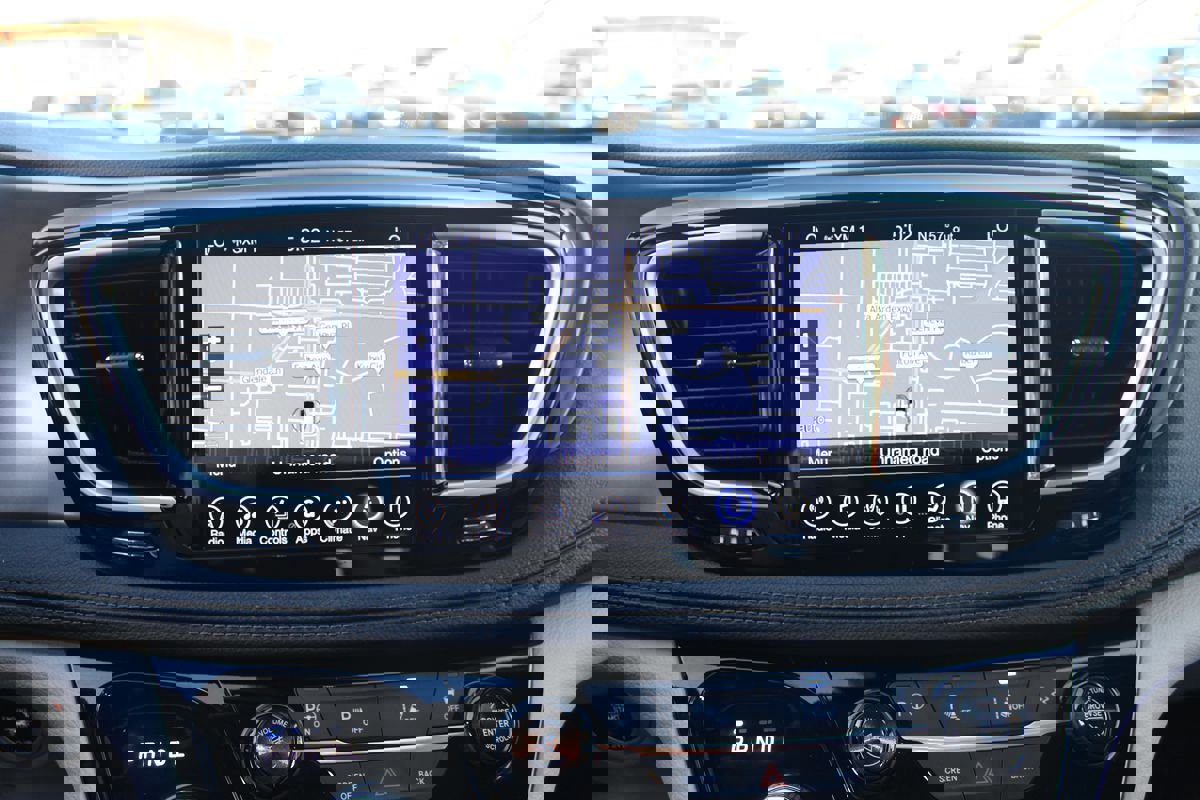 Used 2017 Chrysler Pacifica Platinum image 34