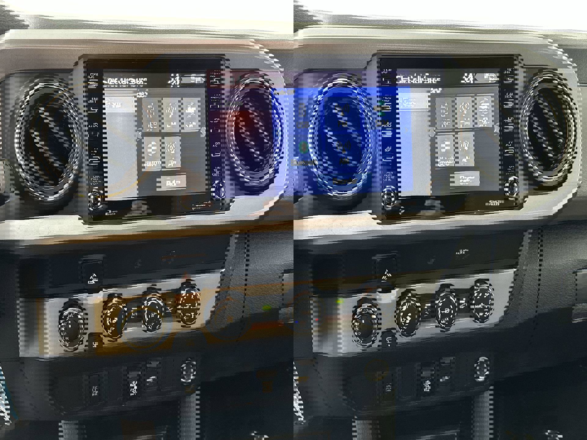 Used 2020 Toyota Tacoma SR5 image 25