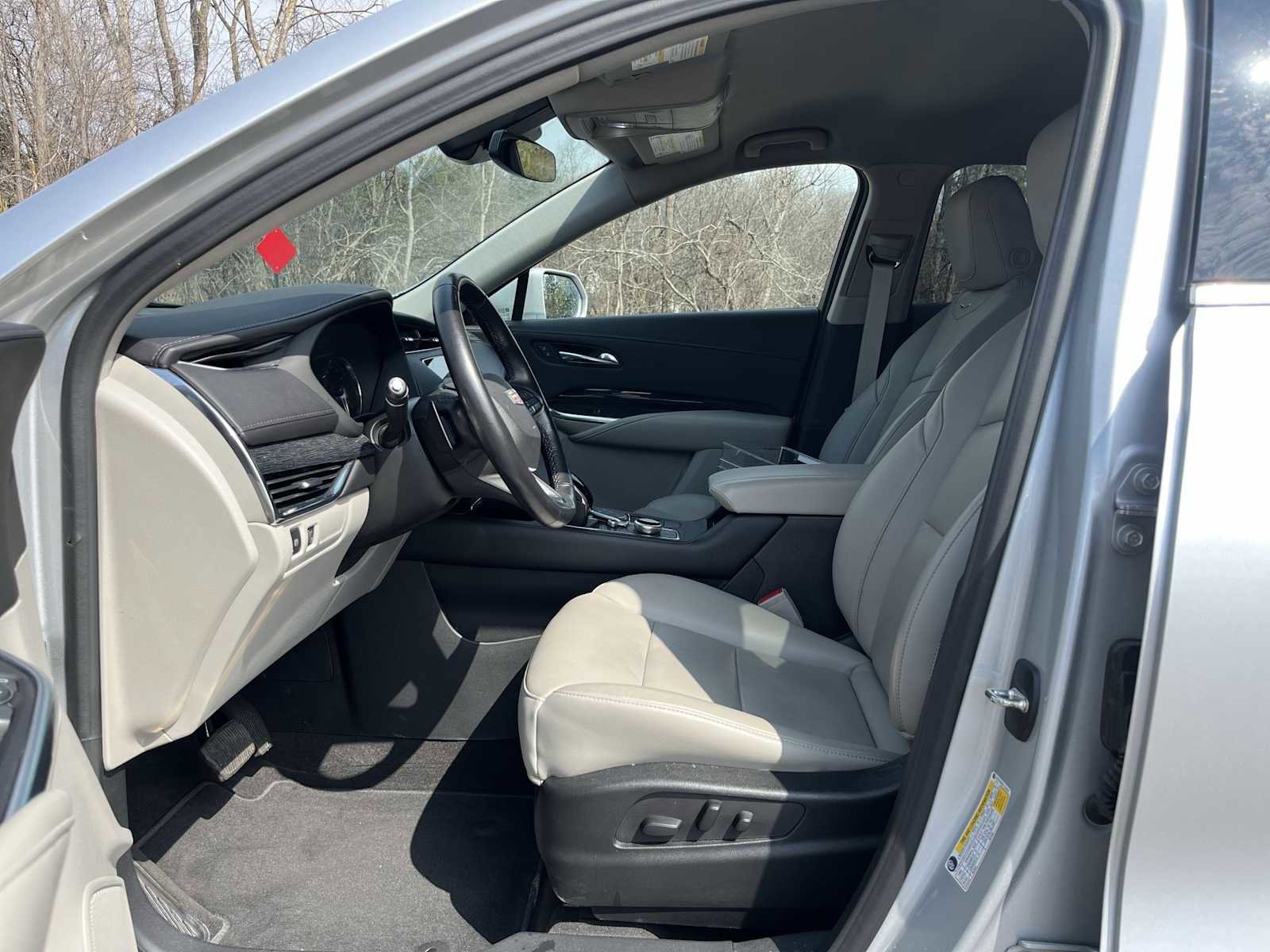 Used 2020 Cadillac XT4 Premium Luxury w/ Cold Weather Package image 15