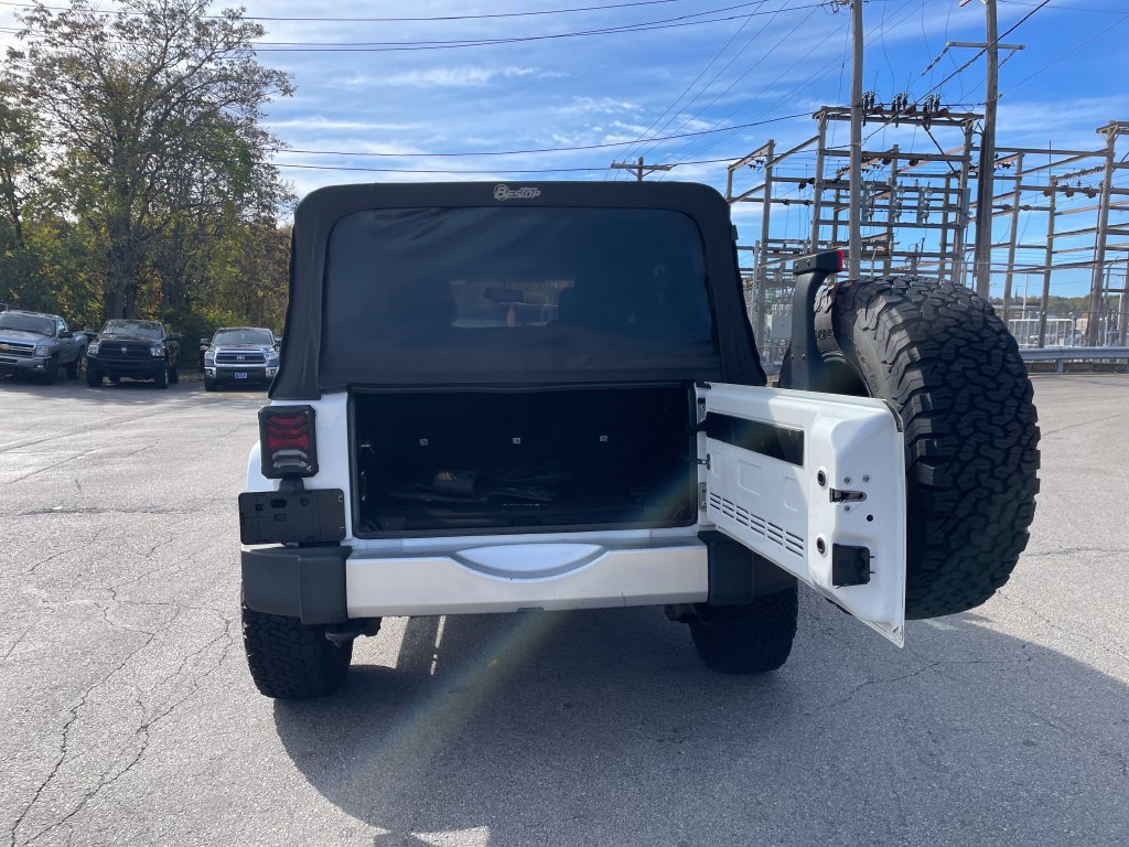 Used 2015 Jeep Wrangler Unlimited Sahara w/ Dual Top Group AWD/4WD image 13