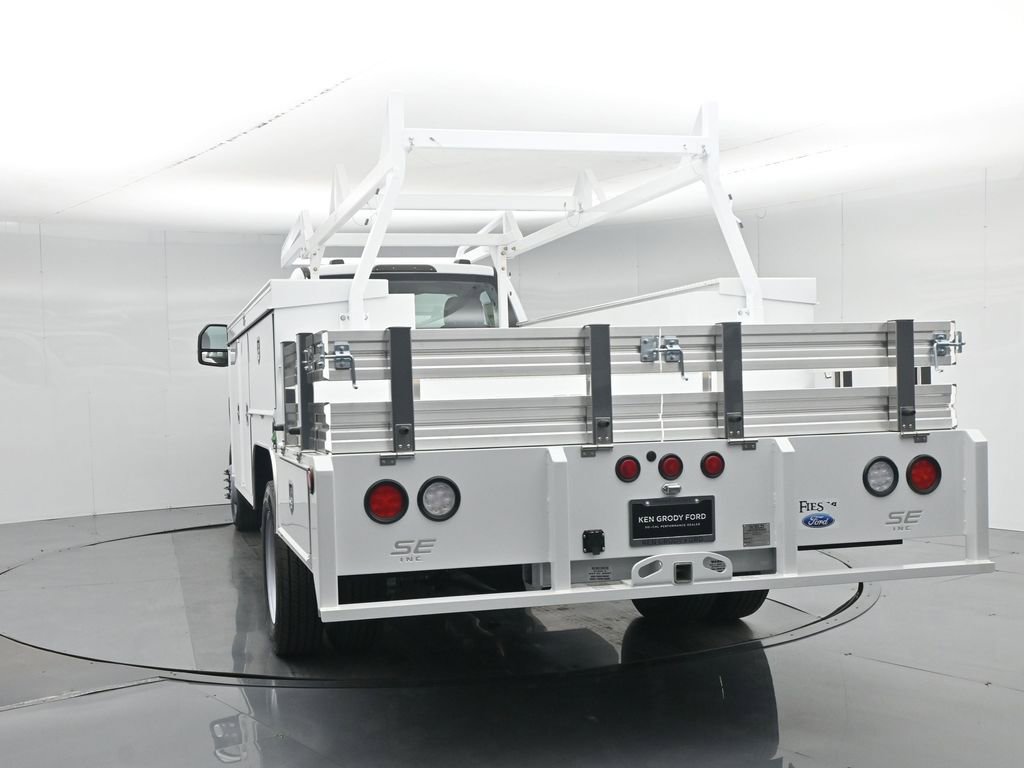 New 2025 Ford F450 XL w/ XL Chrome Package RWD image 58