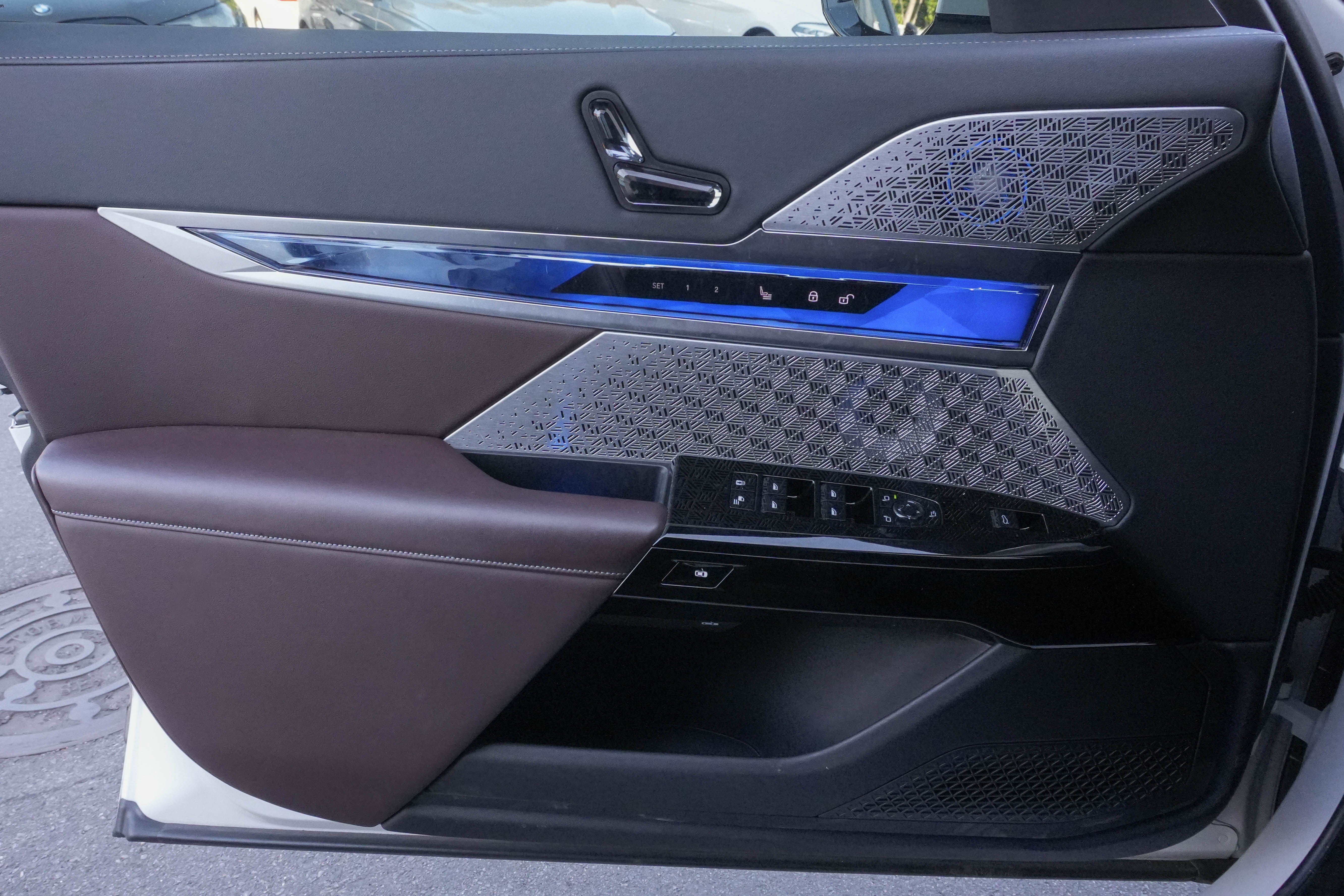 Certified 2023 BMW i7 xDrive60 AWD/4WD image 33