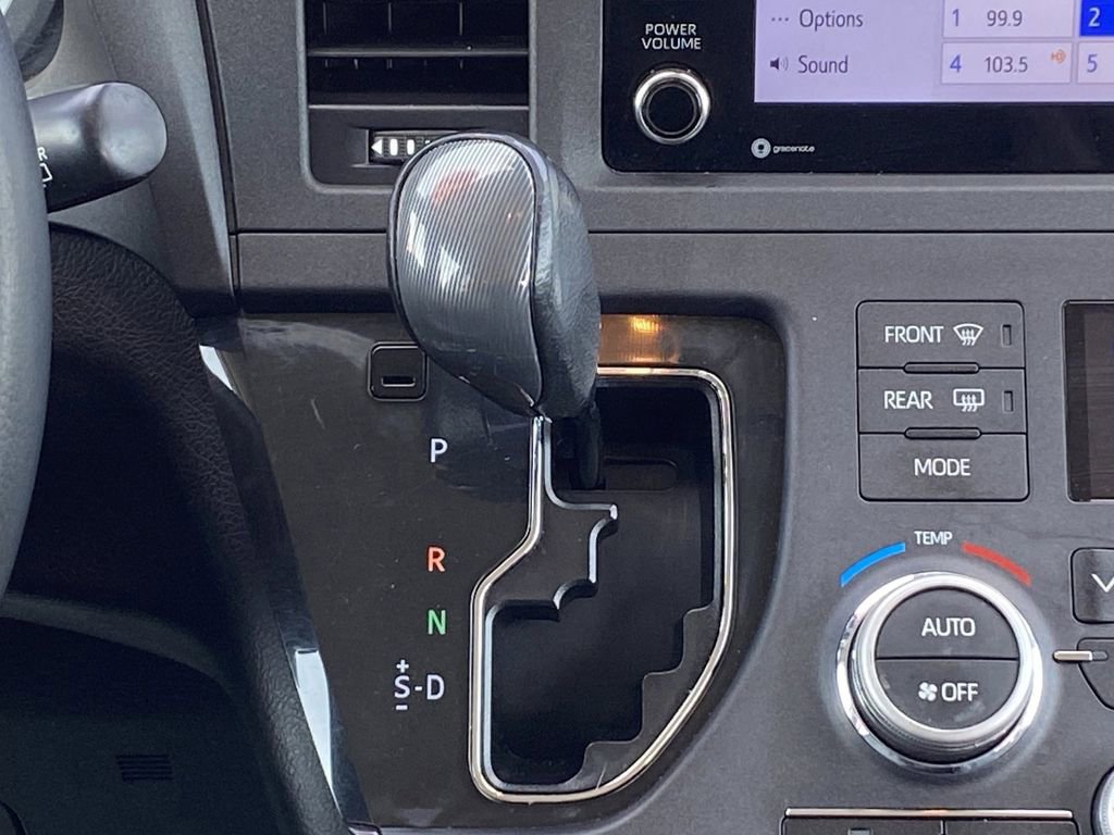 Certified 2019 Toyota Sienna SE FWD image 31