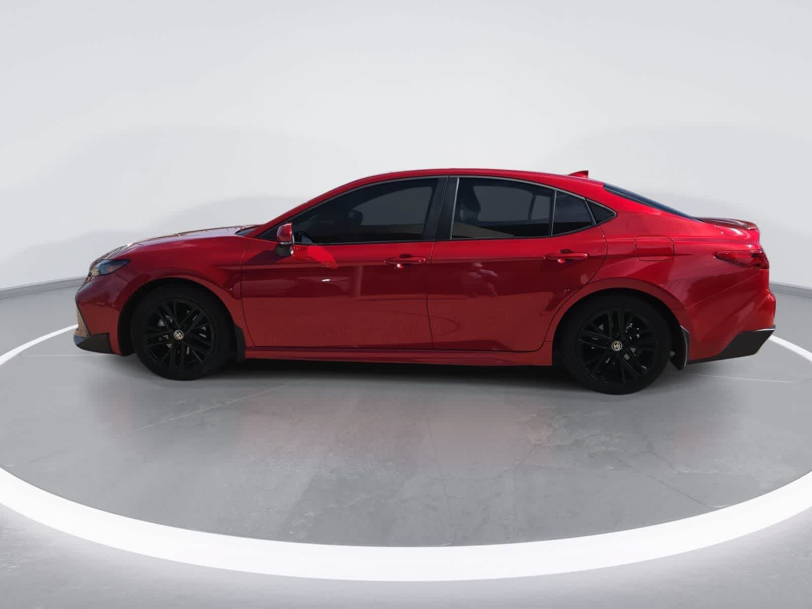 Used 2025 Toyota Camry SE w/ Convenience Package FWD image 5