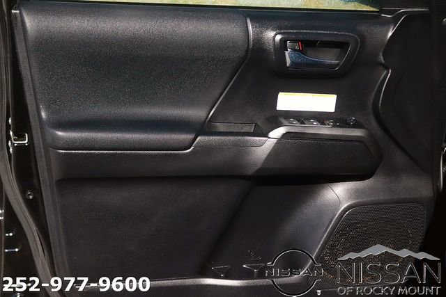 Used 2020 Toyota Tacoma TRD Off-Road w/ Technology Package image 10