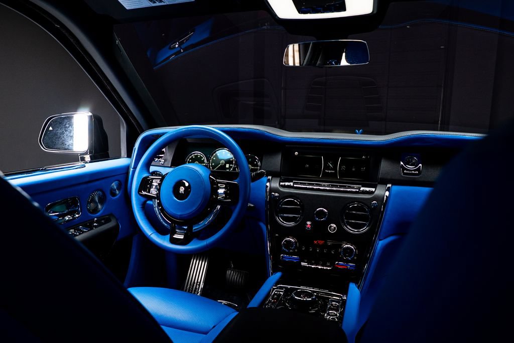 Used 2022 Rolls-Royce Cullinan w/ Cullinan Package AWD/4WD image 42