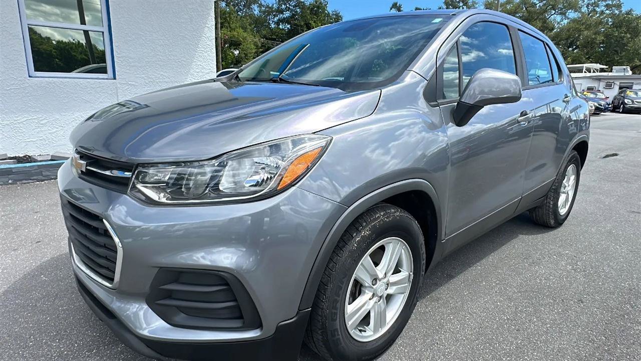 Used 2020 Chevrolet Trax LS FWD image 2