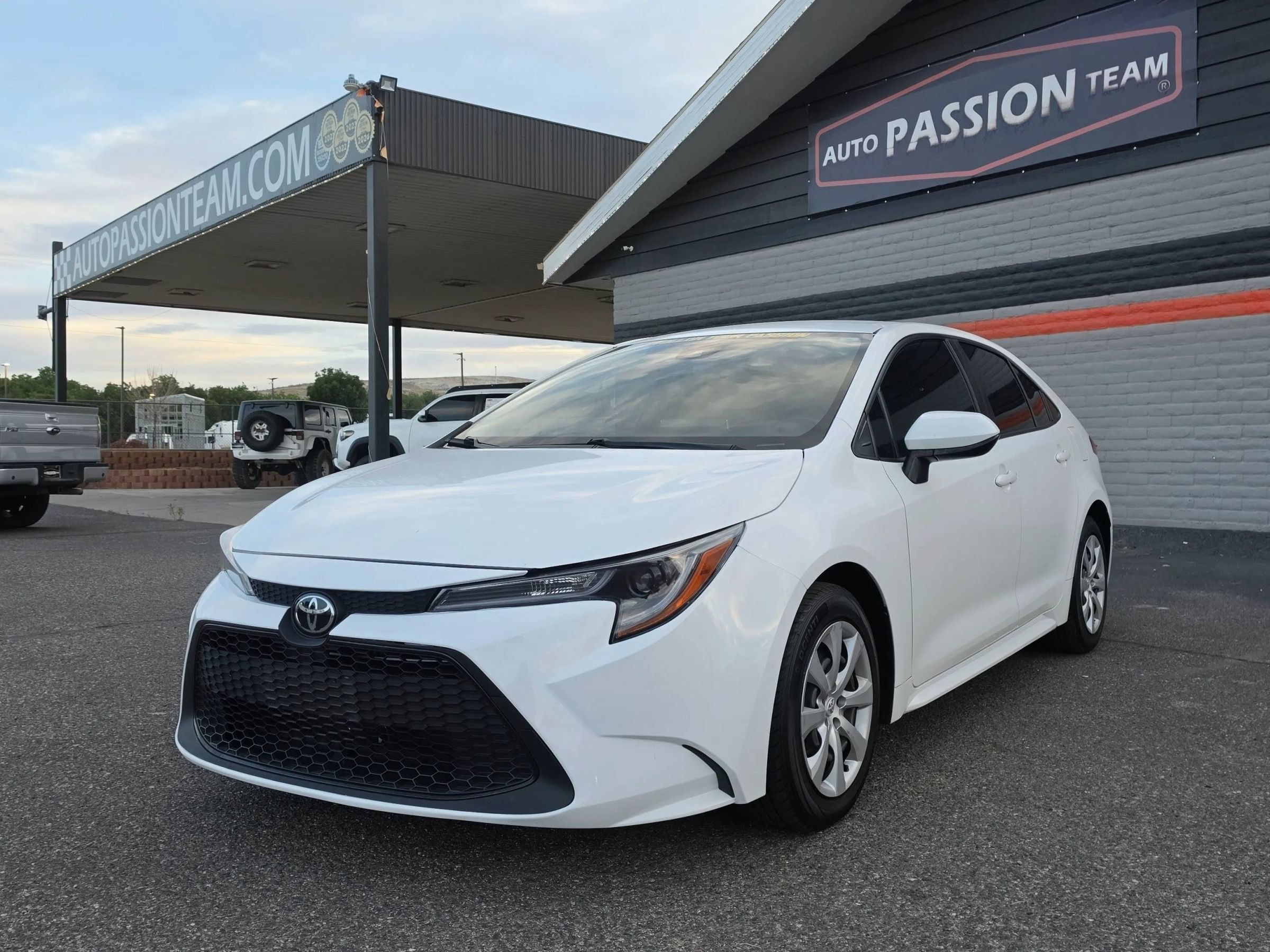 Used 2021 Toyota Corolla LE w/ Carpet Mat Package (TMS) FWD image 1