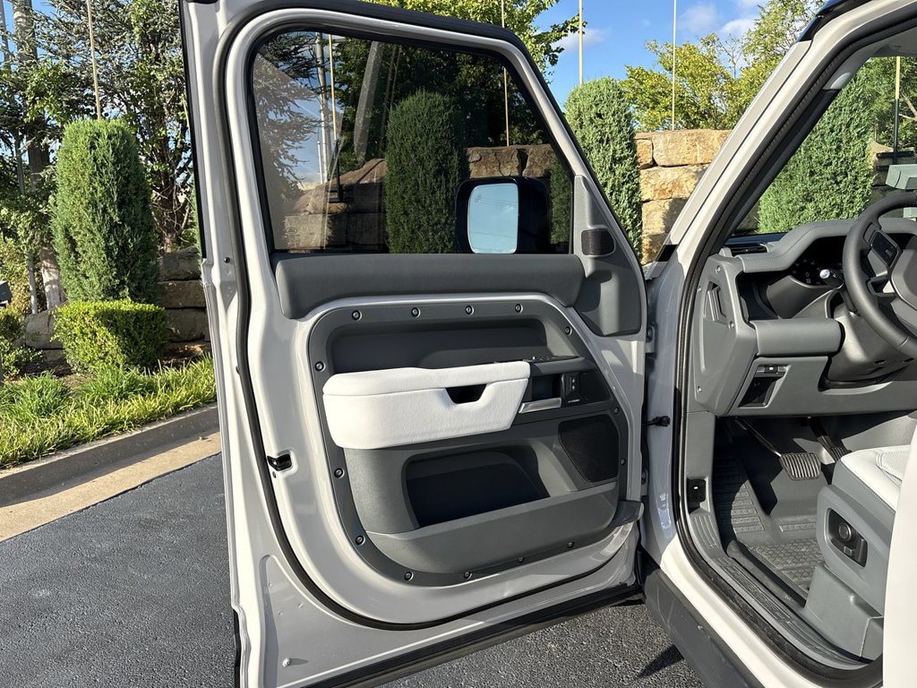 New 2026 Land Rover Defender 110 S AWD/4WD image 17