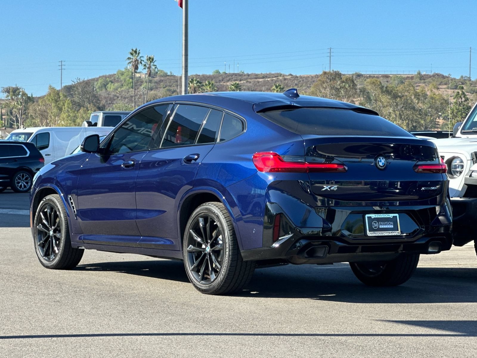 Used 2024 BMW X4 xDrive30i w/ Premium Package AWD/4WD image 5