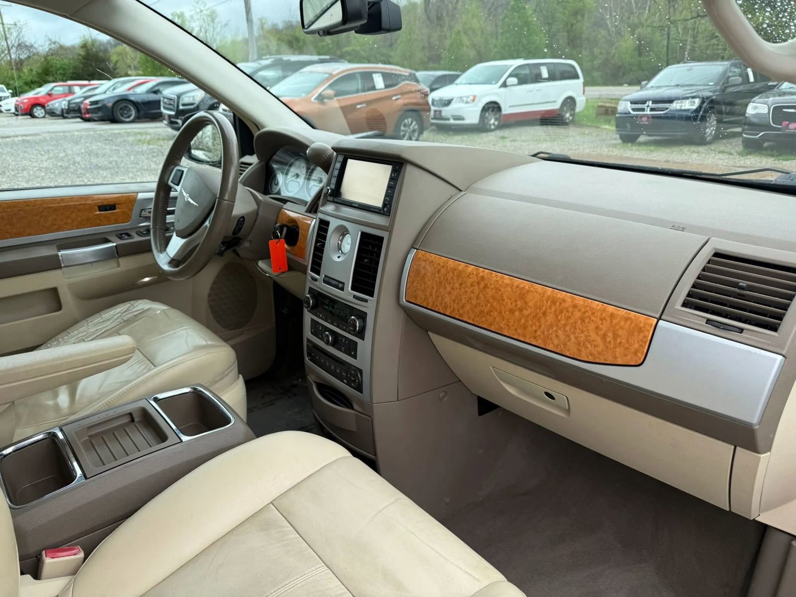 Used 2009 Chrysler Town & Country Limited w/ Entertainment Group #3 image 19